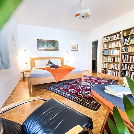 Historische 3raum Zentrumsnah In - Balkon, Tv, Marmorbad, Privatbibliothek